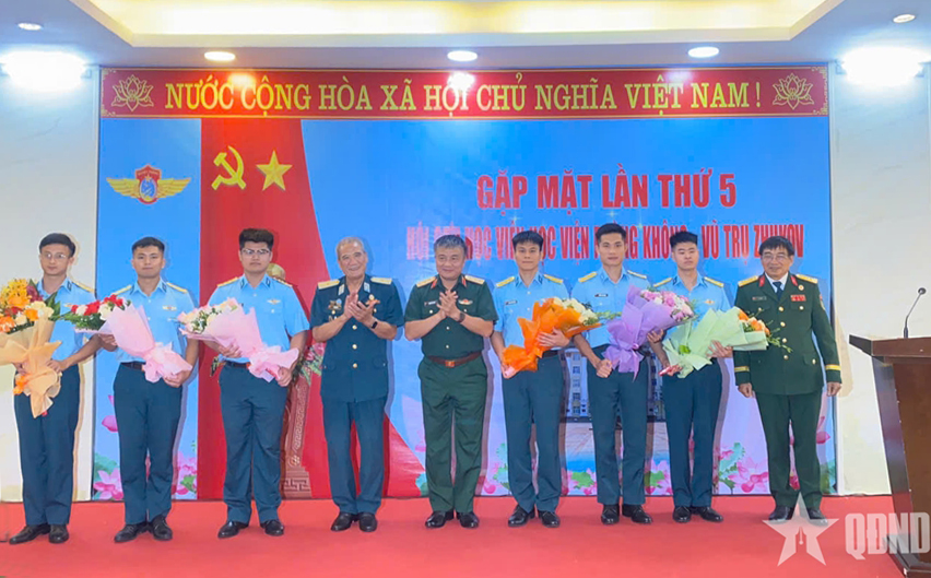 Gặp mặt các thế hệ cựu học viên Học viện Phòng không-Vũ trụ Zhukov
